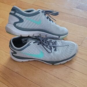 Nike Women's Athletic Shoes in Gray with Green Accents